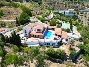 Casa Jane Large 7 bed Villa with private pool and Tennis Court, Torrox